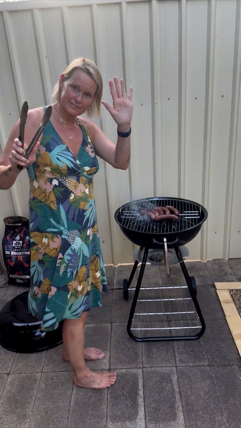 Mamma griller og vinker